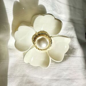 Off white/ cream flower hair claw with pearl embellishment